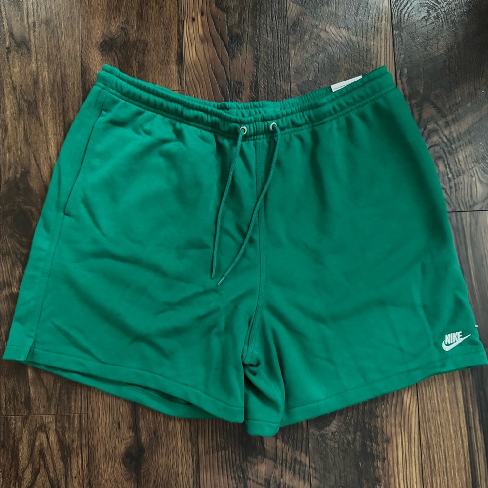 NIKE Men’s Sportswear Club French Terry Shorts Green FN3520-365 NWT